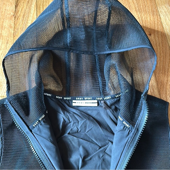 Black Mesh Hooded Vest - Picture 4 of 7